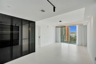 330 Sunny Isles Blvd, Unit 5-1405 in Sunny Isles Beach, FL - Building Photo - Building Photo