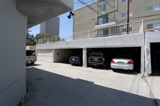 637 S Ridgeley Dr in Los Angeles, CA - Building Photo - Building Photo