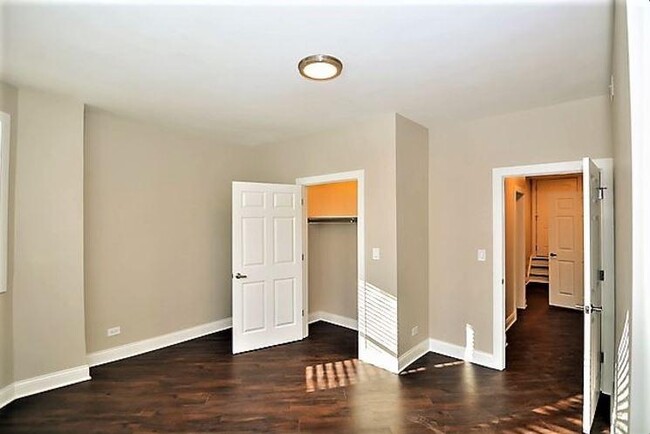 2230 N Sawyer Ave in Chicago, IL - Building Photo - Building Photo