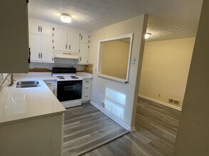 4912 Valley Dale Ct SW in Lilburn, GA - Building Photo - Building Photo