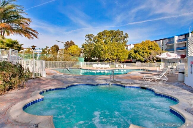 3050 Rue Dorleans, Unit Rue D'O condo in San Diego, CA - Building Photo - Building Photo