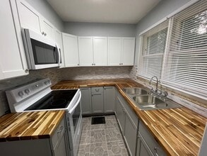 11065 Gertrude Ave in St. Ann, MO - Building Photo - Building Photo