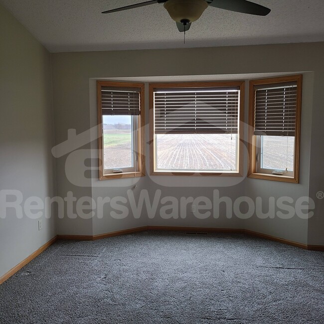 1009 4th Ave SE in Freeport, MN - Building Photo - Building Photo