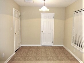 8740 Red Oak Dr in North Charleston, SC - Building Photo - Building Photo