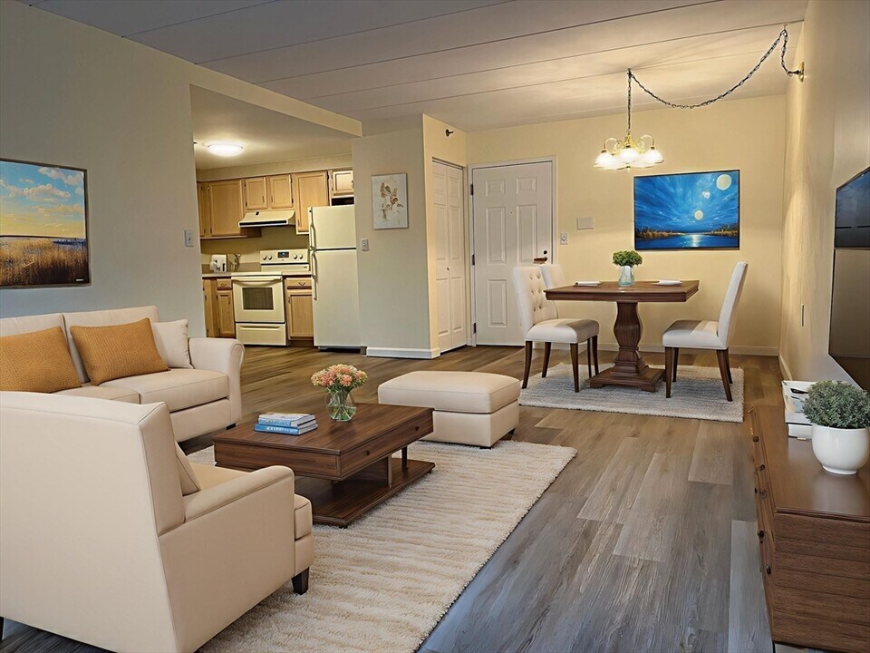 324 Washington St in Wellesley, MA - Building Photo