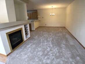 1575 Hummingbird St in Shakopee, MN - Building Photo - Building Photo