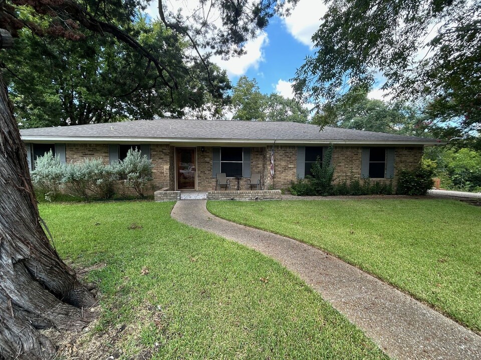 1424 Hilltop Dr in Waco, TX - Building Photo