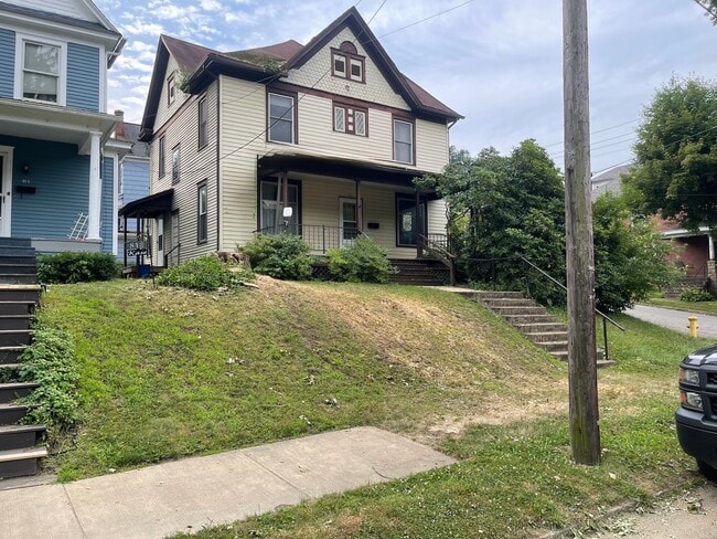 property at 815 W 1st St