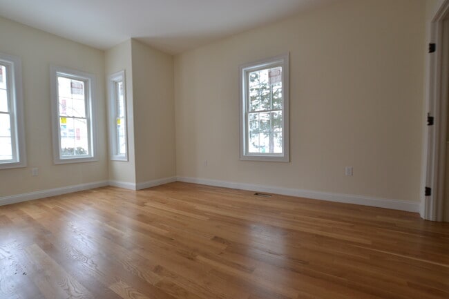 37 1st St, Unit 1 in Medford, MA - Building Photo - Building Photo