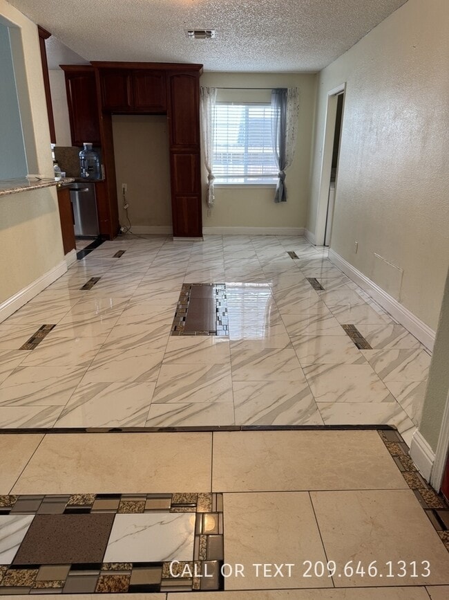 1525 Griffith Pl in Tracy, CA - Building Photo - Building Photo