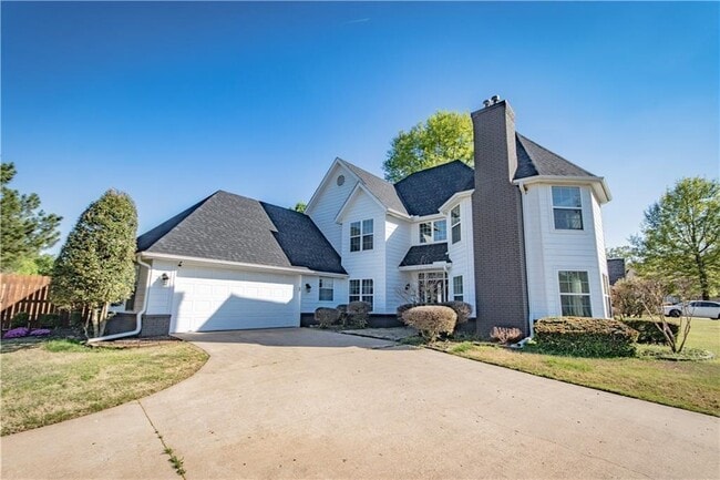 property at 2 Oak Ridge Ln