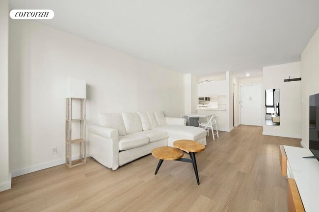 101 E 15th St in New York, NY - Building Photo - Building Photo