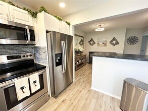 5300 Washington St, Unit D106 in Hollywood, FL - Foto de edificio - Building Photo