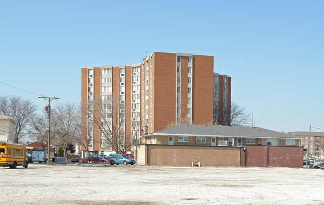 Franklin Tower in Franklin Park, IL - Building Photo - Building Photo