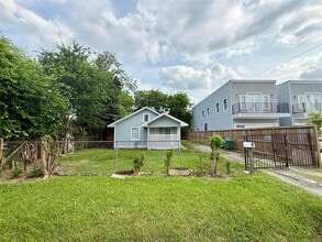 4426 Phlox St in Houston, TX - Building Photo - Building Photo
