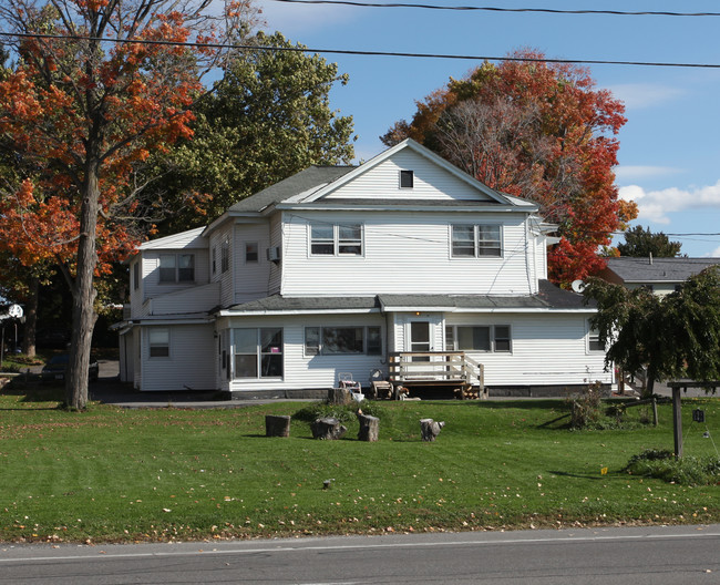 122 Old Liverpool Rd in Liverpool, NY - Foto de edificio - Building Photo