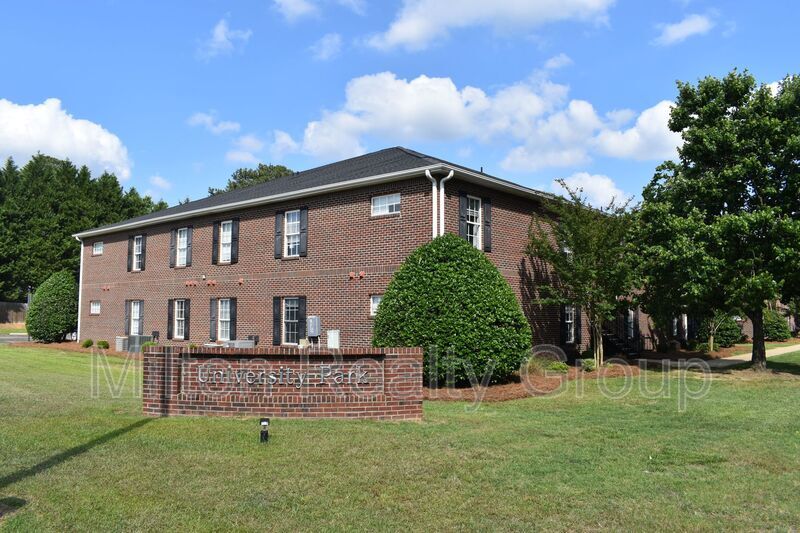 74 Fantasy Ln in Lillington, NC - Foto de edificio