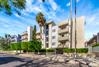 1424 N Poinsettia Pl in Los Angeles, CA - Building Photo - Building Photo