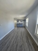 3592 W 69th St, Unit B in Cleveland, OH - Foto de edificio - Building Photo