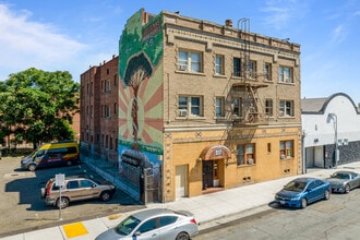 Julienne Apartments in Stockton, CA - Foto de edificio - Primary Photo