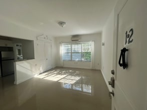 445 Brazilian Ave in Palm Beach, FL - Foto de edificio - Building Photo