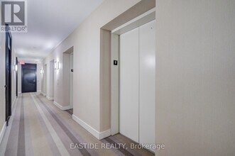 33 Charles St E in Toronto, ON - Building Photo - Building Photo