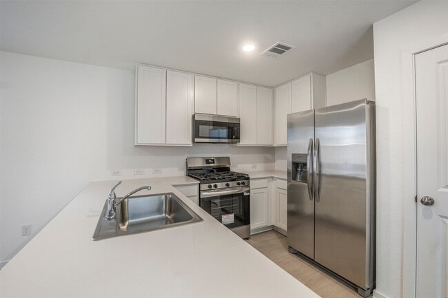 919 Pertuso Ln in Huffman, TX - Foto de edificio - Building Photo