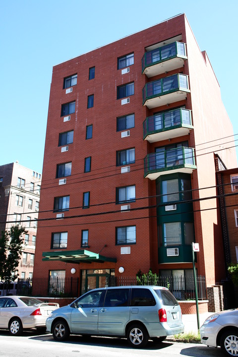 4133 Parsons Blvd in Flushing, NY - Building Photo