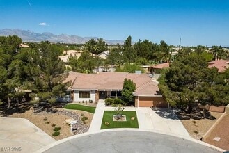 7040 Bailey Cir in Las Vegas, NV - Building Photo - Building Photo