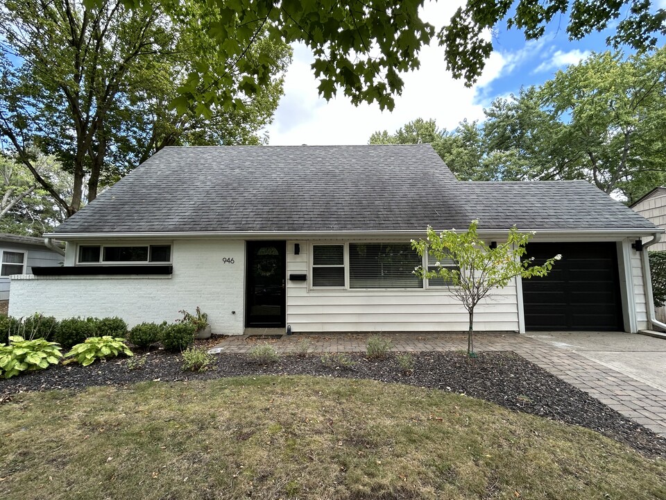946 Caniff Rd in Columbus, OH - Building Photo
