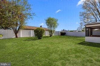 338 Goldenridge Dr in Levittown, PA - Building Photo - Building Photo