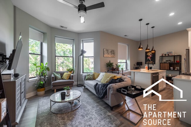 property at 3611 N Greenview Ave
