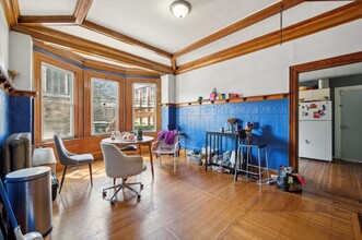 5049 Spruce St in Philadelphia, PA - Building Photo - Interior Photo