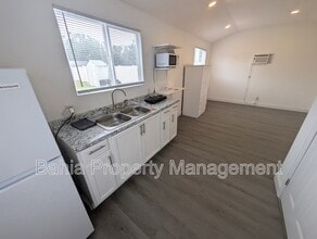 1002 Kirkland Dr in Tampa, FL - Building Photo - Building Photo