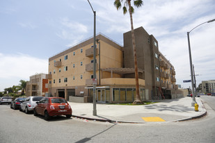Westlake Park Square Apartments in Los Angeles, CA - Building Photo