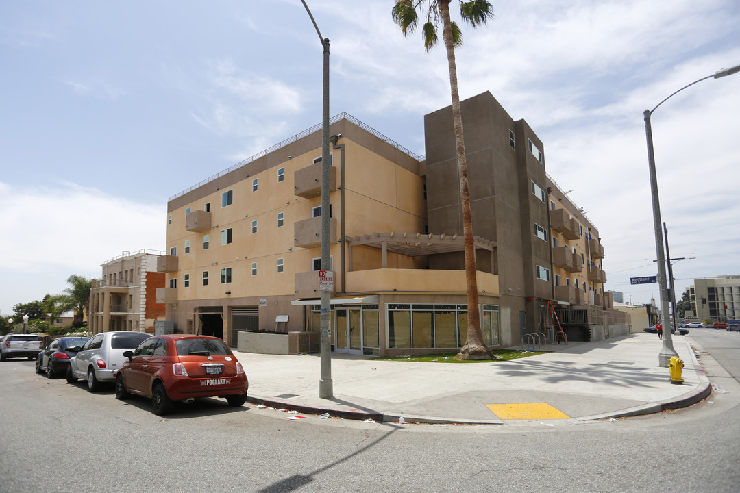 Westlake Park Square Apartments in Los Angeles, CA - Building Photo