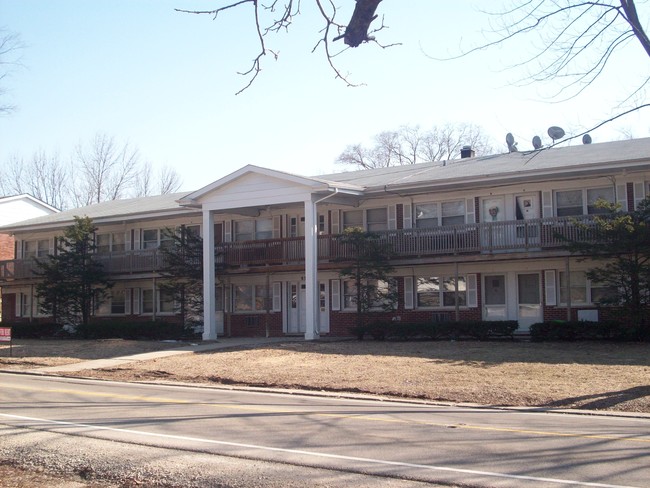 831 Bode Rd in Elgin, IL - Foto de edificio - Building Photo