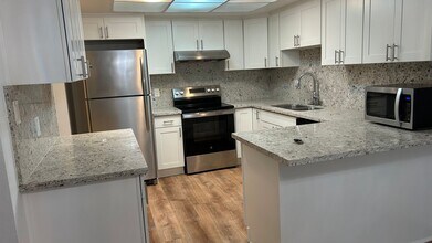 2200 Alki Ave SW in Seattle, WA - Building Photo - Building Photo