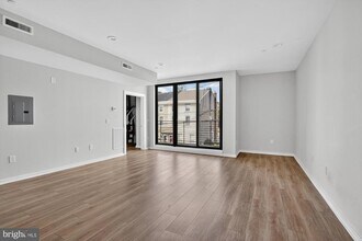 381 Martin St in Philadelphia, PA - Building Photo - Building Photo