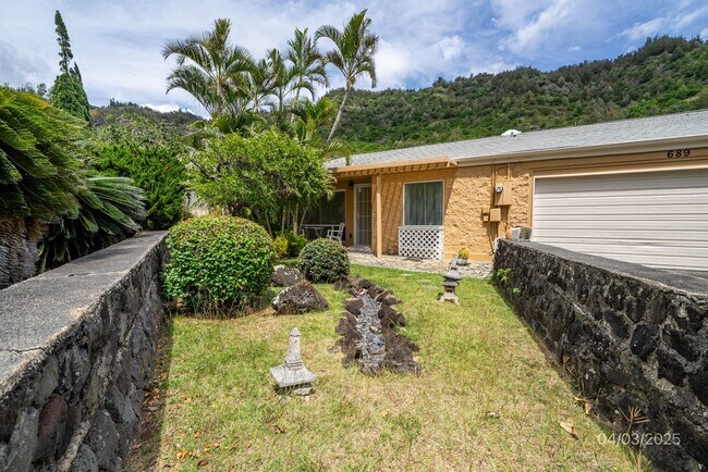 689 Kuliouou Rd in Honolulu, HI - Building Photo - Building Photo