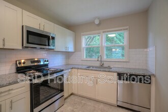 10104 Bellaire Ave in Kansas City, MO - Building Photo - Building Photo