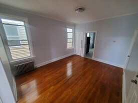 426 E Jersey St, Unit 2nd floor in Elizabeth, NJ - Building Photo
