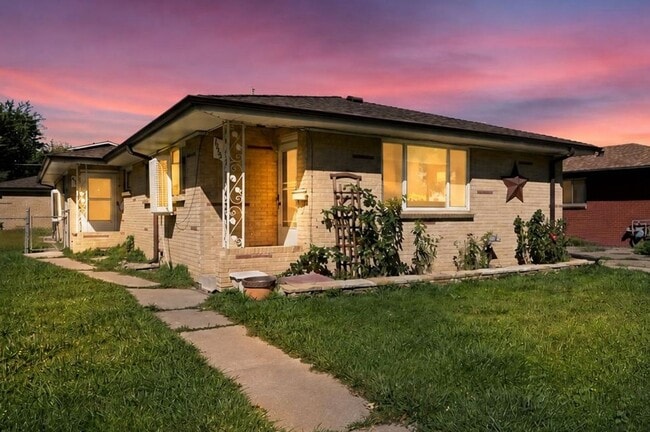 1055 S Dale Ct