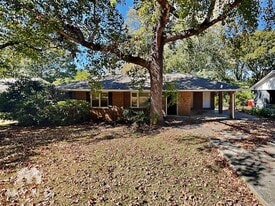 6581 Fielder Rd in Rex, GA - Building Photo