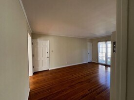 126 N Maple St in Burbank, CA - Building Photo