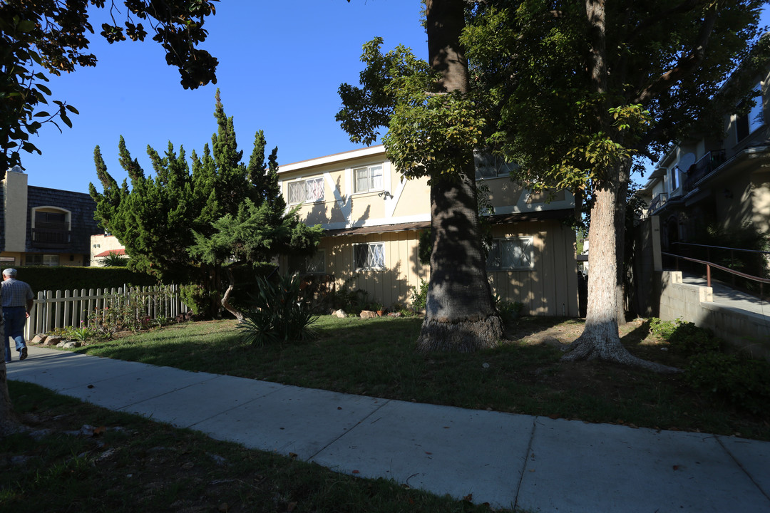 233 N Belmont St in Glendale, CA - Building Photo