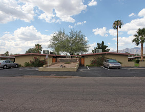 1401 E Adelaide Dr in Tucson, AZ - Building Photo - Building Photo