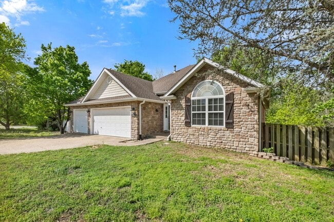 1899 Batsford Dr in Fayetteville, AR - Building Photo - Building Photo