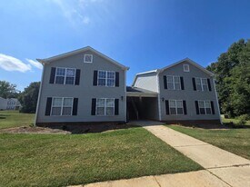 11 Meadowood Glen Way, Unit 3 in Greensboro, NC - Building Photo