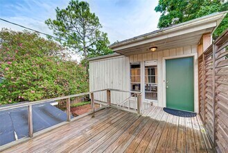 2137 Branard St in Houston, TX - Foto de edificio - Building Photo